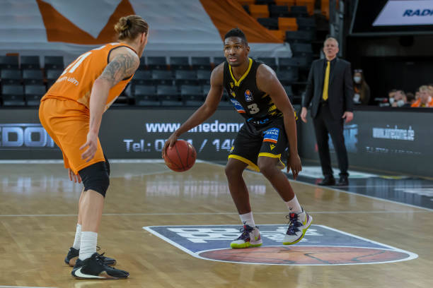 他们不仅以 他们不仅以