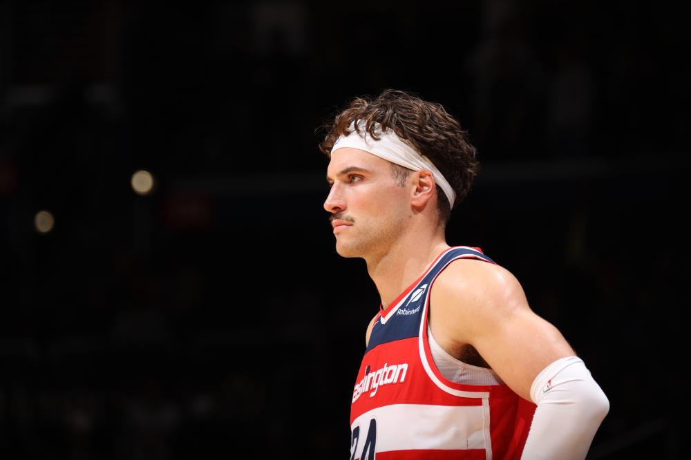 与经纪公司 与经纪公司